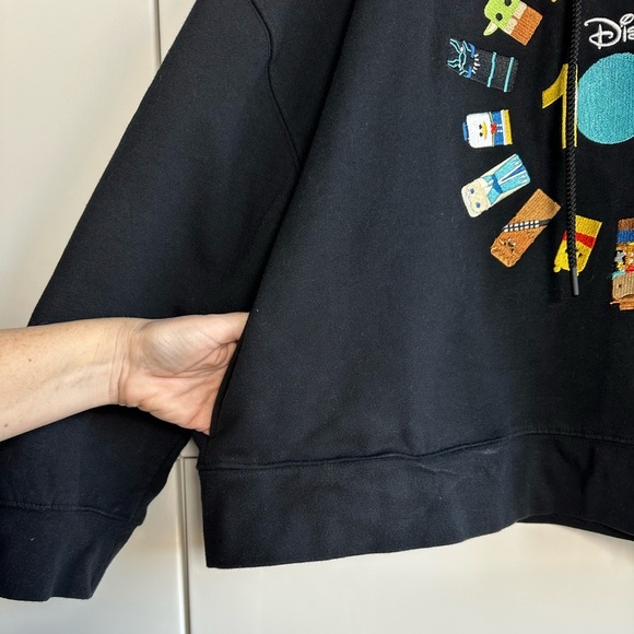 Disney 100 Embroidered Character Sweatshirt Hoodie Cropped Black Pockets Size 1X - Picture 3 of 7